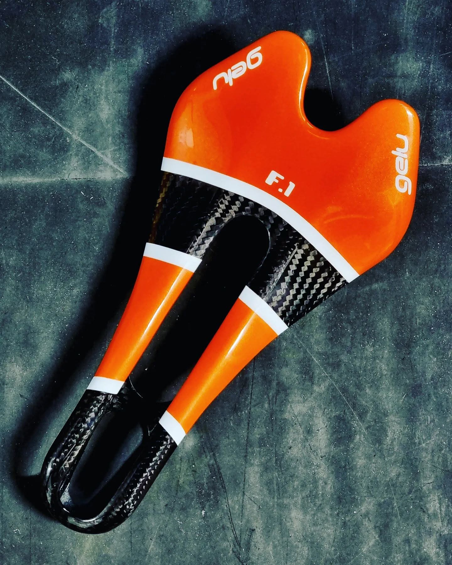 Gelu - F-Series Carbon Saddle